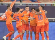 乐鱼体育平台-包含中超争冠白热化：上海海港1-0险胜山东泰山，武磊绝杀点燃冠军悬念的词条