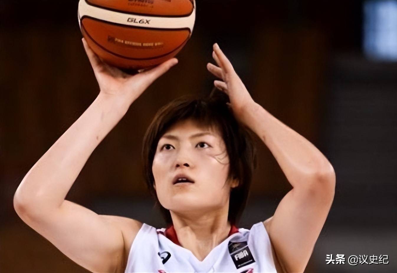 中国女篮2米26天才陷留洋风暴！杨毅拍桌怒吼：去美国就是毁了她！