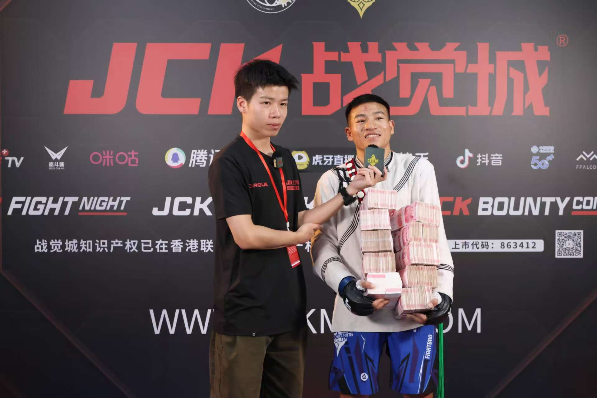 冯潇霆回忆首次参加世俱杯：被拜仁揍得不行了