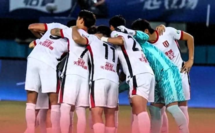 包含中超-法比奥帽子戏法国安4-0梅州15轮不败夺半程冠军的词条