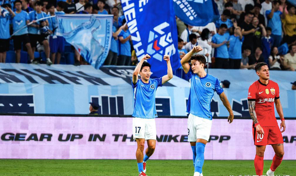 海港2-1逆袭新鹏城，蒯纪闻首发登场，李新翔进球扳平蓉城！