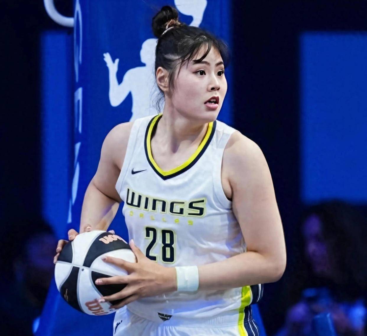 WNBA官宣全明星首阶段投票：女库里克拉克票王李月汝状元队友第六的简单介绍